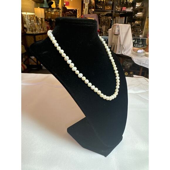 Gorgeous Hand Knotted Freshwater Pearls Choker Necklace with GF Clasp - Picture 3 of 6